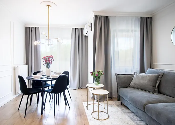 Golden Star Apartment *